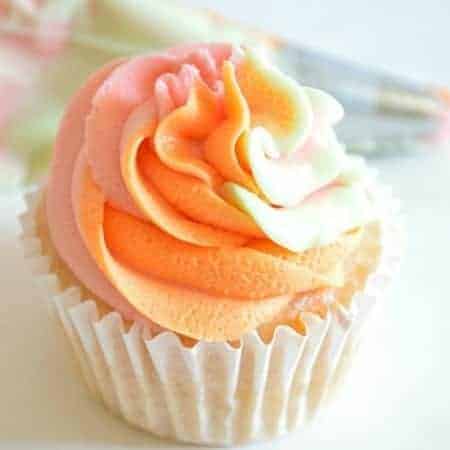 A tutorial on how to swirl together multiple frostings for decorating cupcakes. #houseofyumm