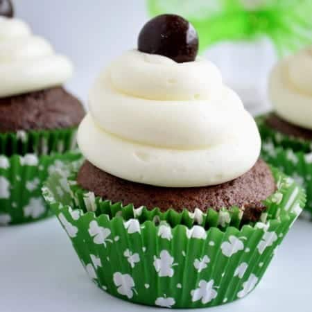 Junior Mint Cupcakes. Minty chocolate cupcakes, creamy mint filling, and topped with mint frosting!