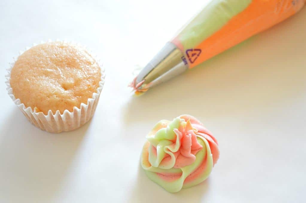 A tutorial on how to swirl together multiple frostings for decorating cupcakes. #houseofyumm