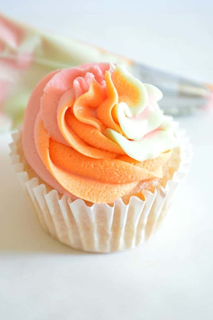 A tutorial on how to swirl together multiple frostings for decorating cupcakes. #houseofyumm