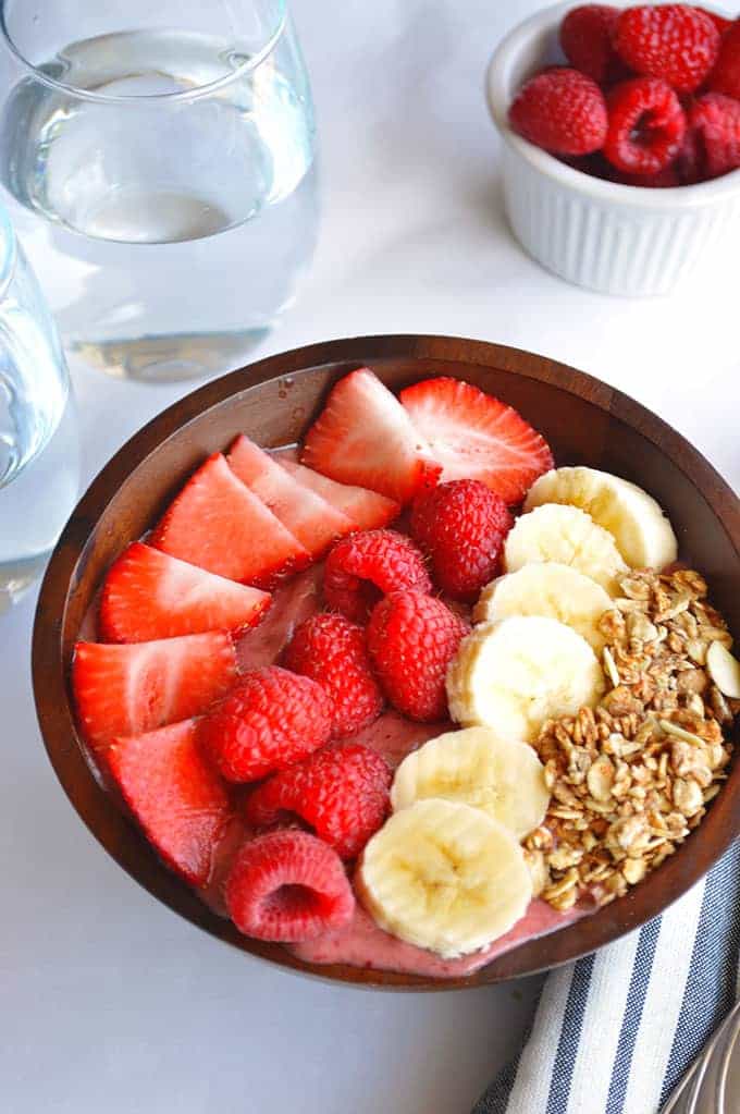 Banana Berry Acai Bowl.  Filling, healthy, sweet, fruity breakfast bowl made with Acai, banana, strawberries and raspberries.