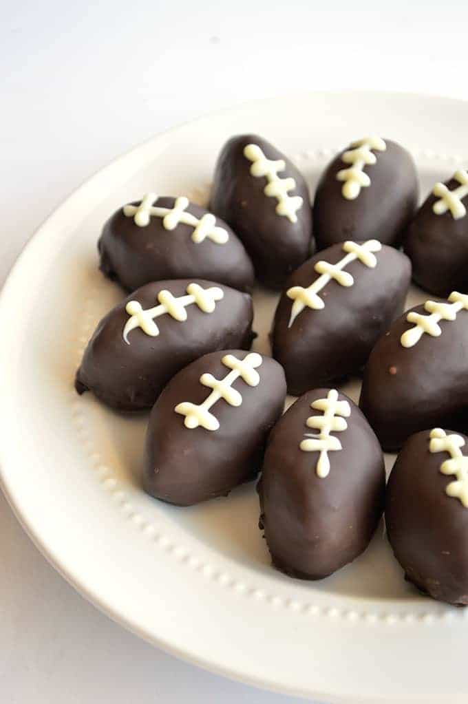 OREO Cookie Ball Footballs!  Get ready for the Big Game with these fun treats! #OREOcookieballs #ad