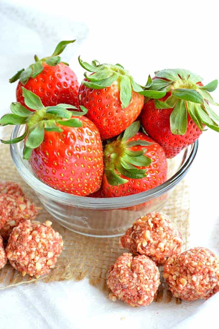 Skinny Strawberry Shortcake Bites. Gluten free and vegan. Perfect for snacking! 