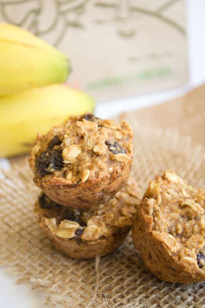 Haferflocken-Rosinen-Muffins. Gesunde, öl- und eifreie Muffins ohne raffinierten Zucker und Mehle! Perfekt zum Frühstück oder als Snack für zwischendurch!