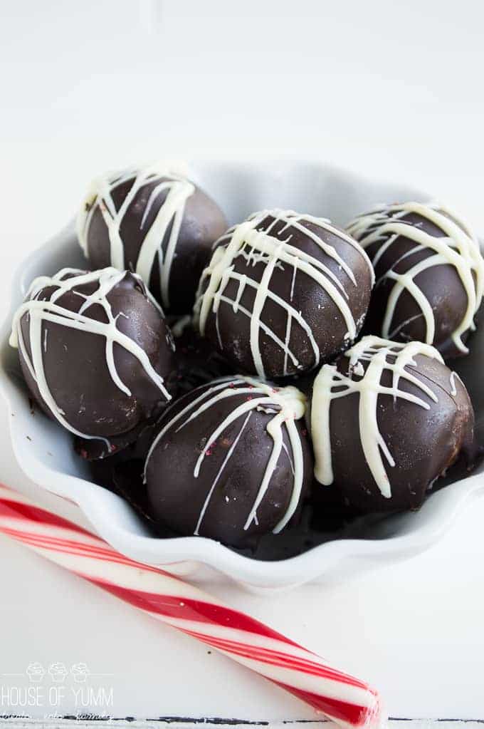 EASY 4 Ingredient Peppermint Truffles. Dreamy melt in your mouth creamy peppermint white chocolate ganache center. Dipped and drizzled with chocolate. Perfect Christmas dessert!