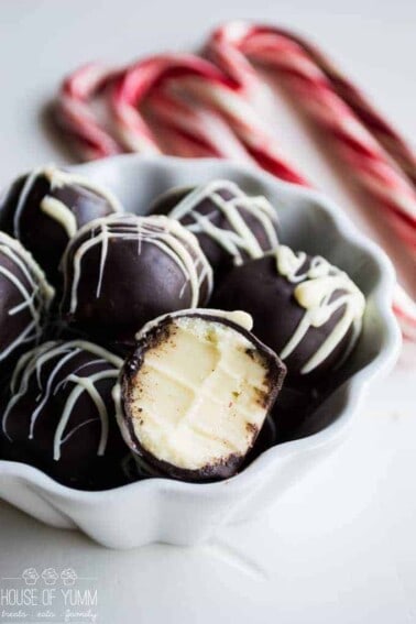 EASY 4 Ingredient Peppermint Truffles. Amazingly creamy peppermint white chocolate ganache center coated with MORE chocolate and drizzled with extra white chocolate. Perfect Christmas dessert!