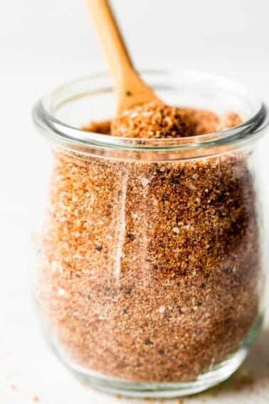 Jar filled with texas style dry rub.