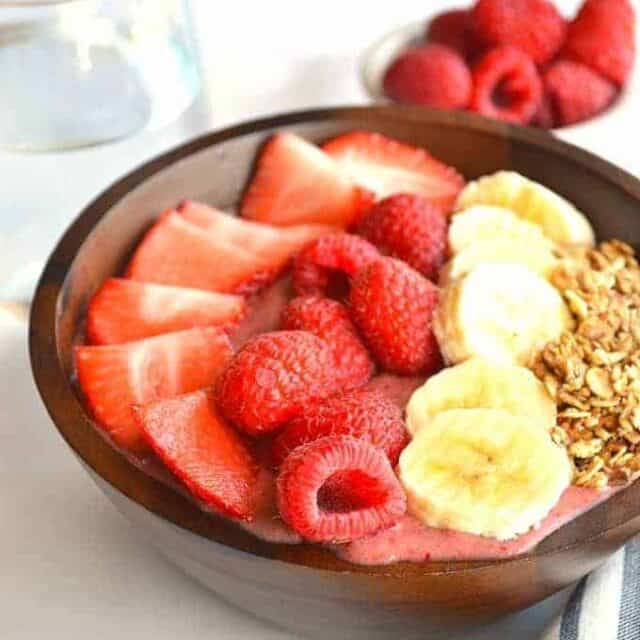 Banana Berry Acai Bowl - House of Yumm