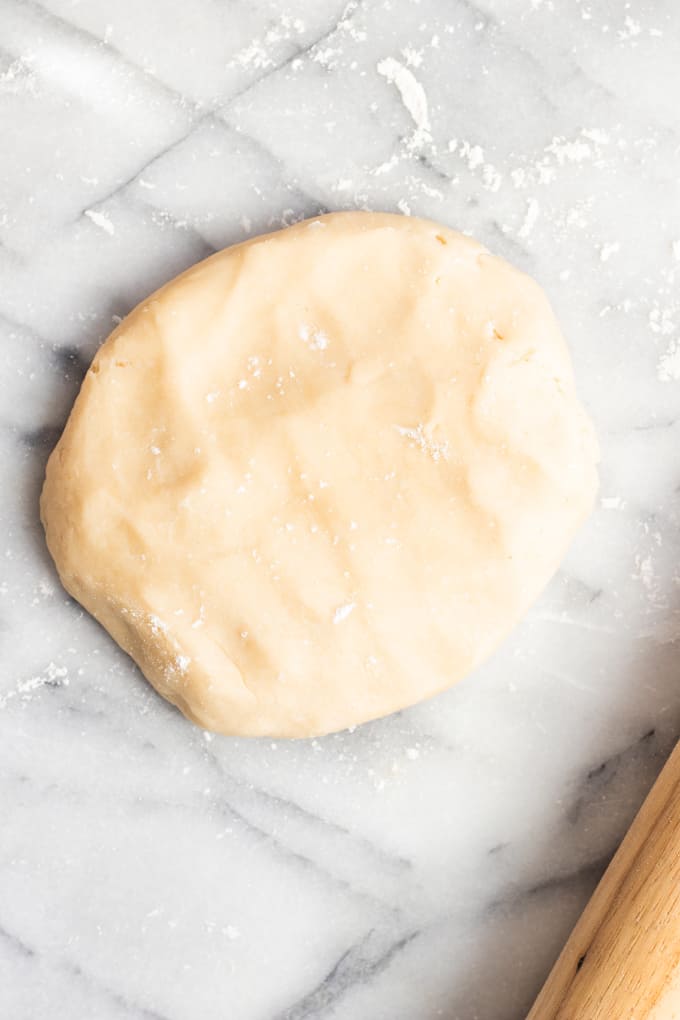 Disk of homemade pie crust ready to roll out.