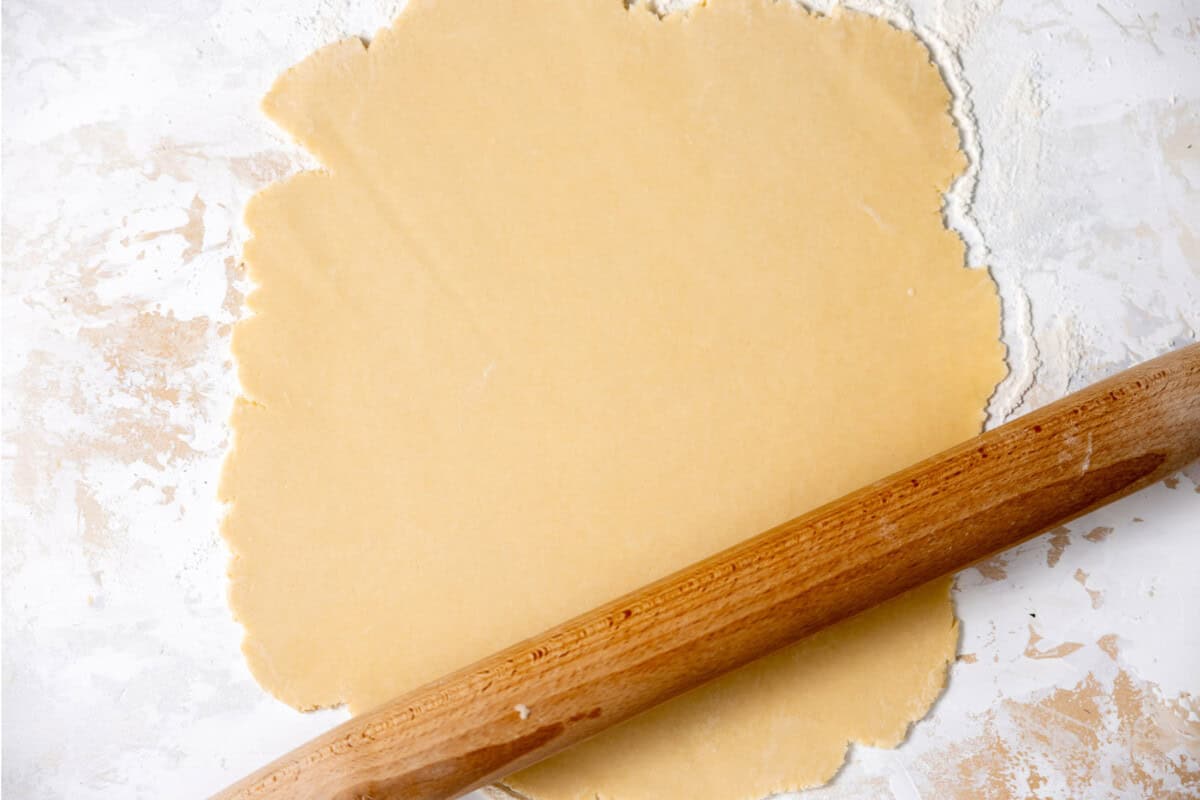 Pie crust that has been rolled out to fit into a pie dish. 