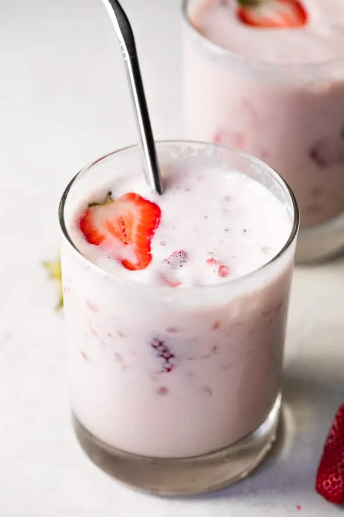 https://houseofyumm.com/wp-content/uploads/2020/05/Agua-de-Fresas-7.webp