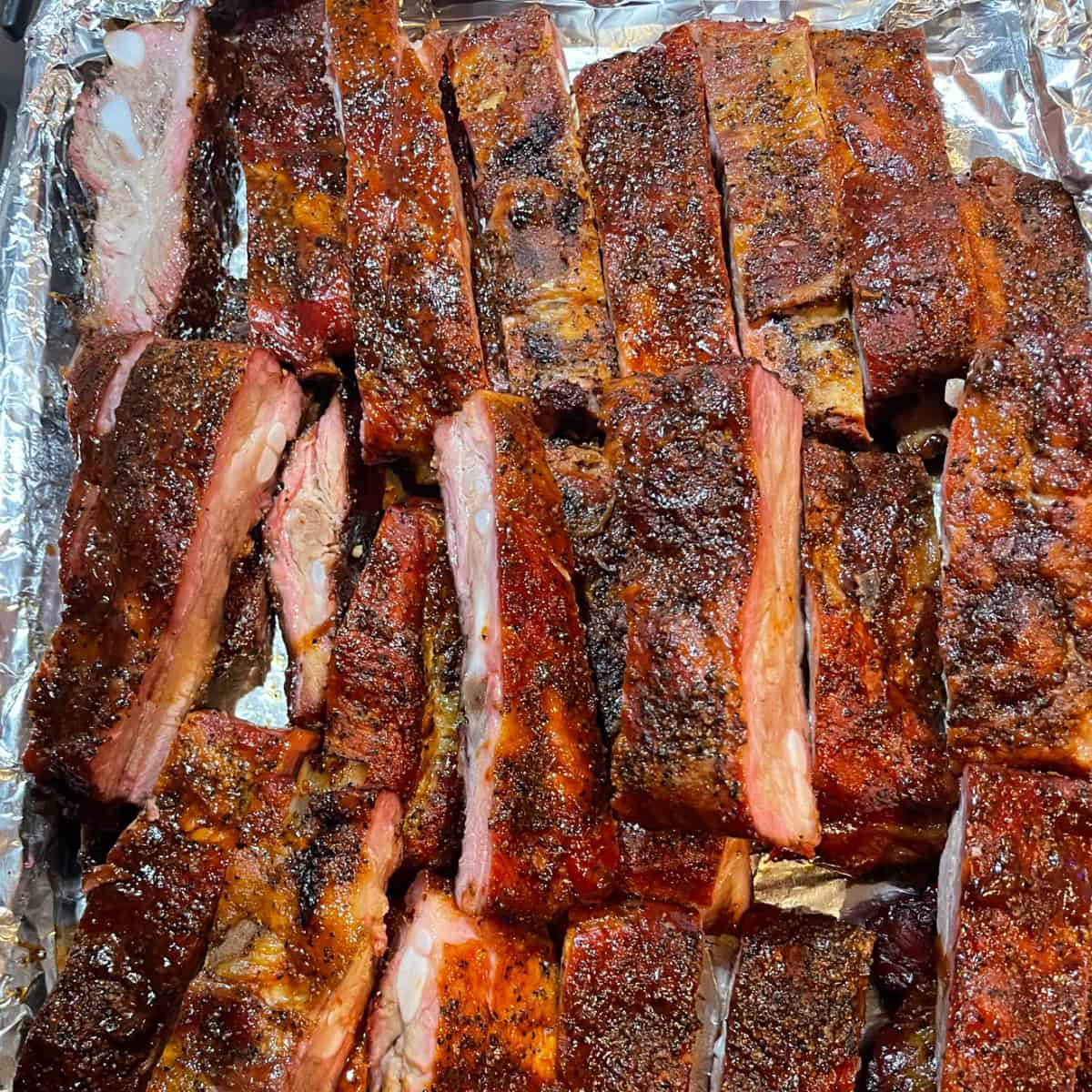 Sliced pork ribs ready to serve.