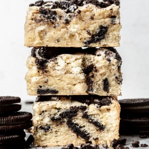 Stack of Oreo cookie bars.