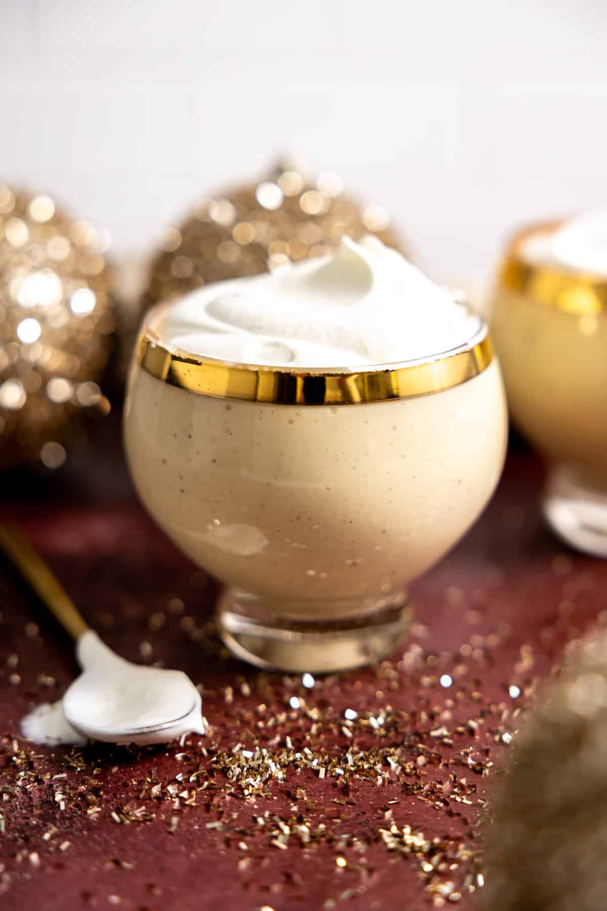 Types of Glass to Serve With Eggnog