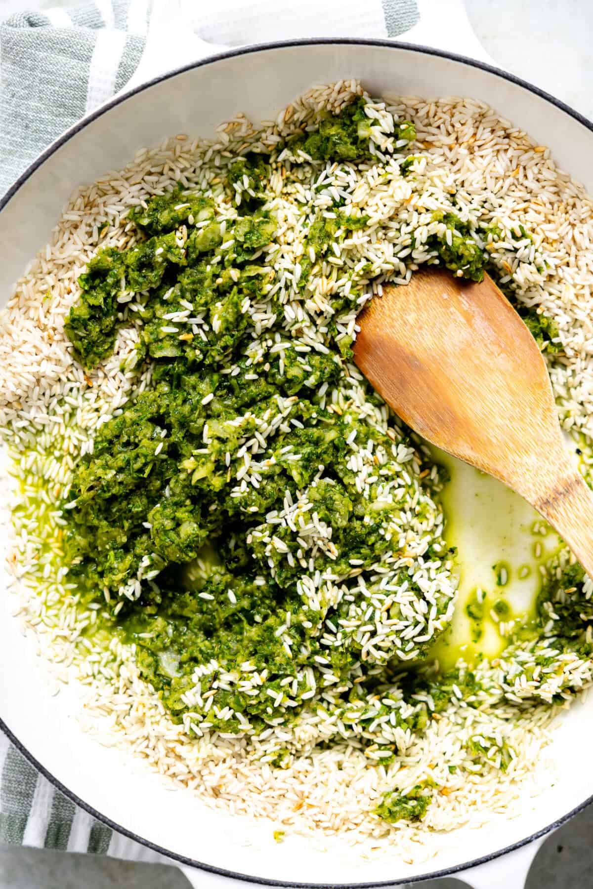 Blended green sauce added to rice for making Mexican arroz verde.